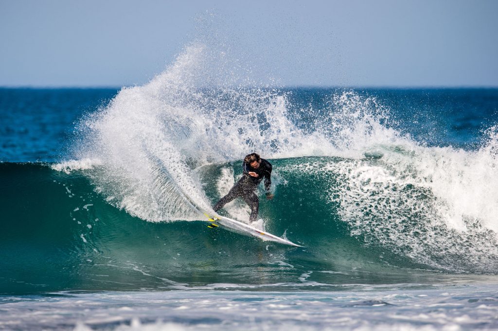 Jordy Smith- 6'1 1:2 x 19 x 2 1:2 31L Girabbit-MoranT_ZA16_02345